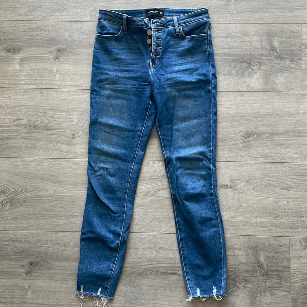 blue skinny jeans with distressed bottom